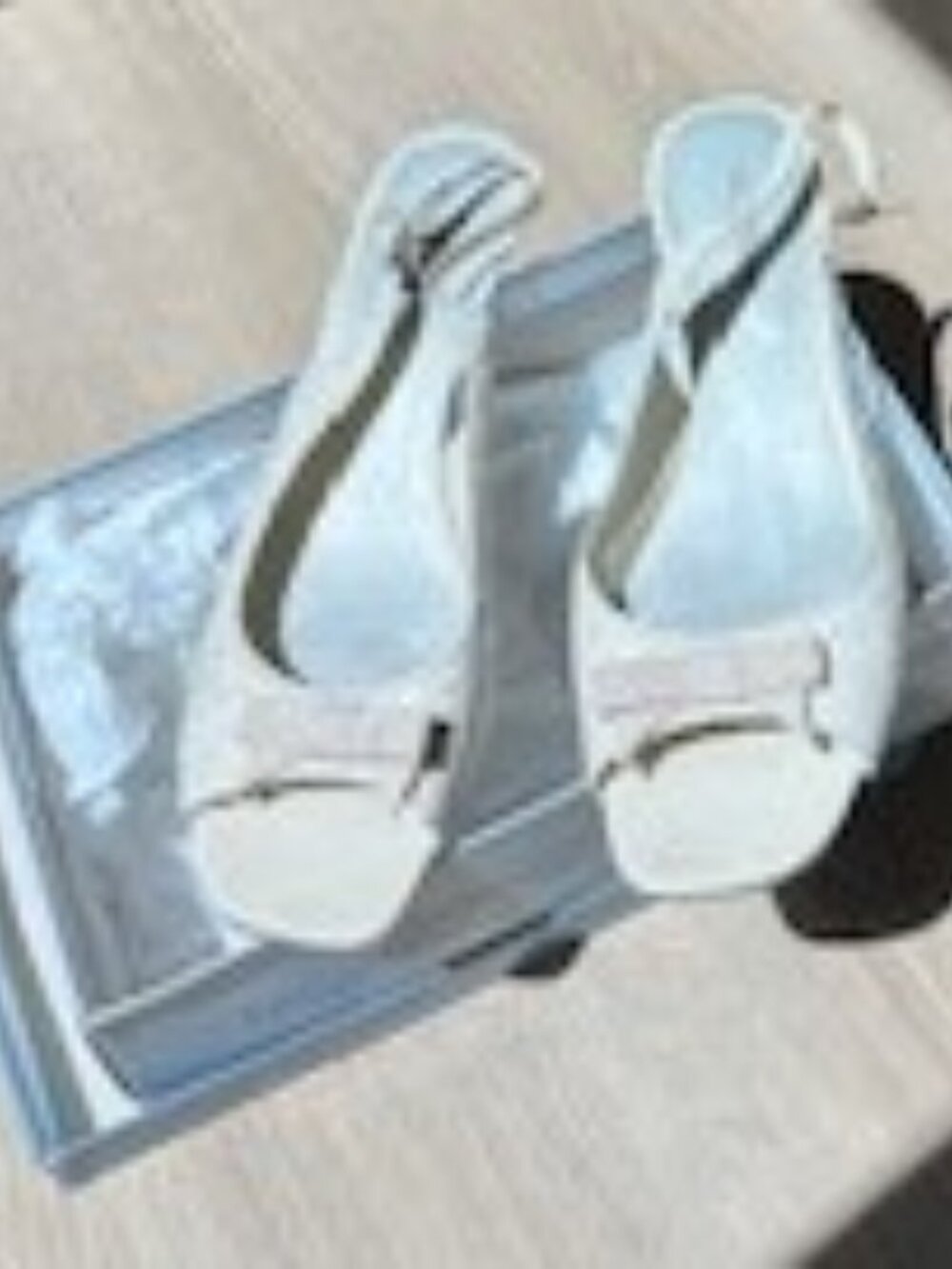 Leather shoes with bow